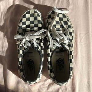 Checkered Pattern Women’s Lace-Up Vans